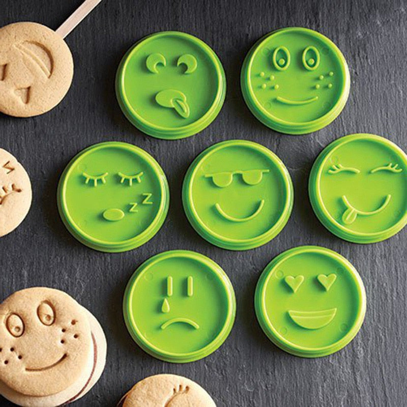 7Pcs/set Smiley Biscuit Mold Cookie Cutter Set